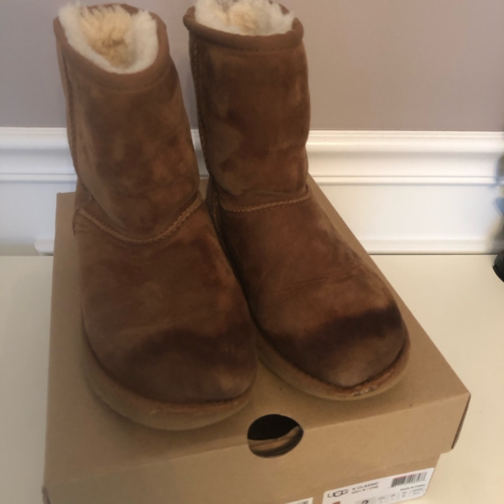 Girls ugg boots size 2